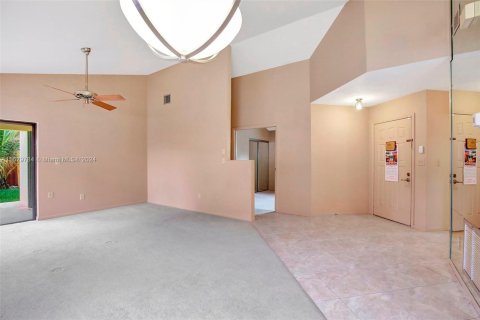 Villa ou maison à vendre à Pembroke Pines, Floride: 3 chambres, 131.55 m2 № 1293983 - photo 5