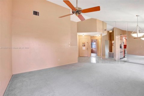 Villa ou maison à vendre à Pembroke Pines, Floride: 3 chambres, 131.55 m2 № 1293983 - photo 6