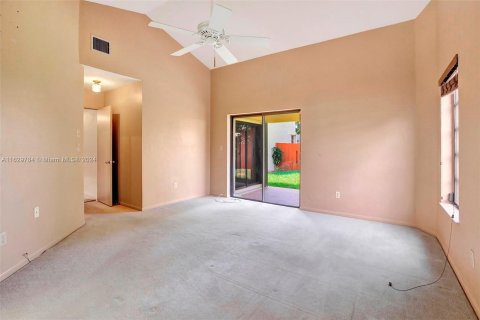 Villa ou maison à vendre à Pembroke Pines, Floride: 3 chambres, 131.55 m2 № 1293983 - photo 15