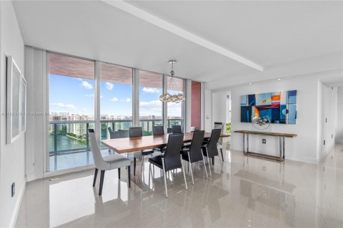 Copropriété à vendre à Aventura, Floride: 4 chambres, 252.69 m2 № 1294055 - photo 7