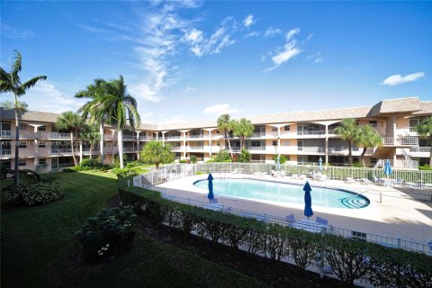 Condo in Hallandale Beach, Florida, 2 bedrooms  № 1384110 - photo 30