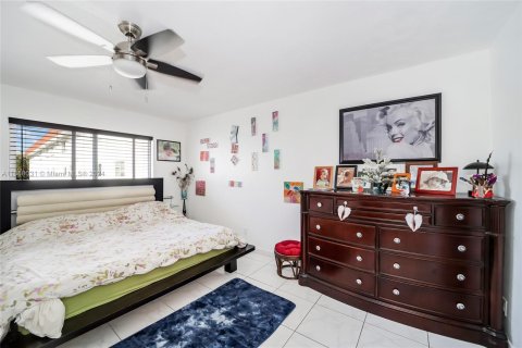 Condo in Hallandale Beach, Florida, 2 bedrooms  № 1384110 - photo 12