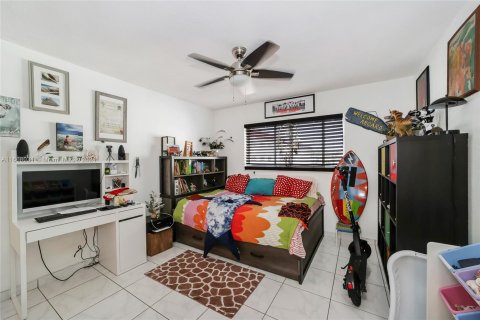 Condo in Hallandale Beach, Florida, 2 bedrooms  № 1384110 - photo 17