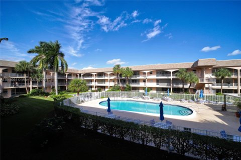 Condo in Hallandale Beach, Florida, 2 bedrooms  № 1384110 - photo 29