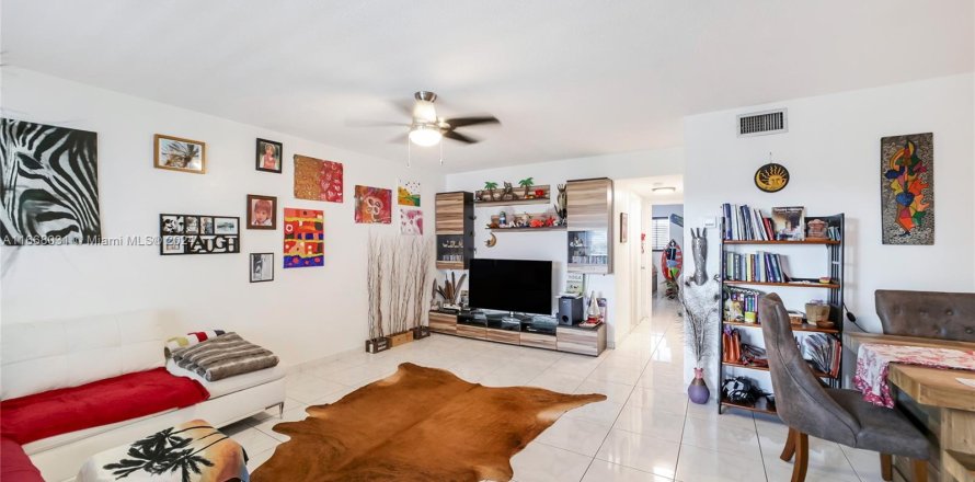 Condo in Hallandale Beach, Florida, 2 bedrooms  № 1384110