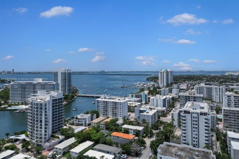 Condo in Miami Beach, Florida, 2 bedrooms  № 1281841 - photo 28