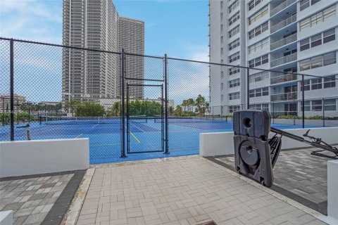 Condominio en venta en Hallandale Beach, Florida, 2 dormitorios, 125.42 m2 № 1331048 - foto 30