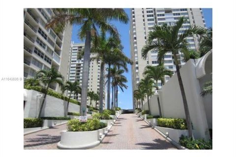 Condominio en venta en Hallandale Beach, Florida, 2 dormitorios, 125.42 m2 № 1331048 - foto 1