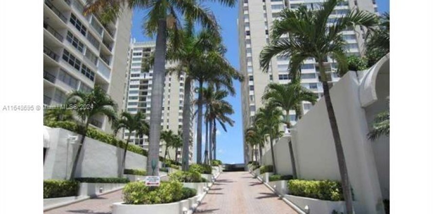 Condo in Hallandale Beach, Florida, 2 bedrooms  № 1331048