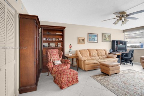 Condominio en venta en Hallandale Beach, Florida, 2 dormitorios, 125.42 m2 № 1331048 - foto 13