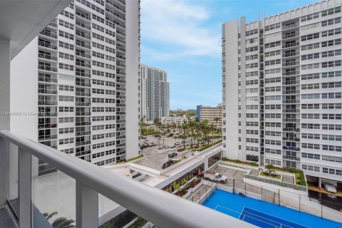 Condominio en venta en Hallandale Beach, Florida, 2 dormitorios, 125.42 m2 № 1331048 - foto 27