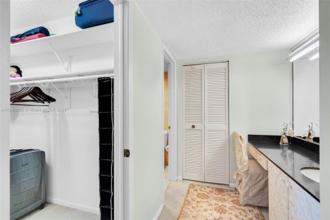 Condominio en venta en Hallandale Beach, Florida, 2 dormitorios, 125.42 m2 № 1331048 - foto 11