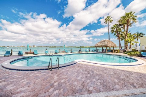 Condo in Bay Harbor Islands, Florida, 1 bedroom  № 1293392 - photo 24