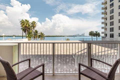 Condominio en venta en Bay Harbor Islands, Florida, 1 dormitorio, 88.26 m2 № 1293392 - foto 18