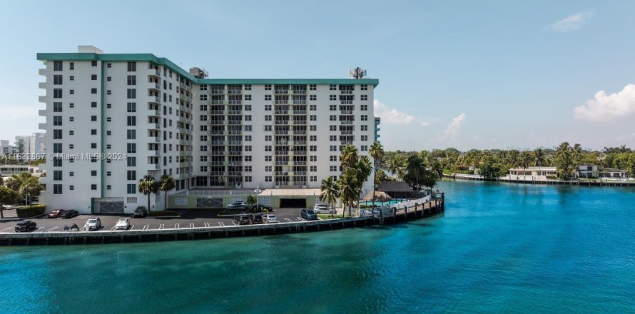 Condominio en Bay Harbor Islands, Florida, 1 dormitorio  № 1293392