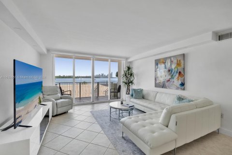 Copropriété à vendre à Bay Harbor Islands, Floride: 1 chambre, 88.26 m2 № 1293392 - photo 6