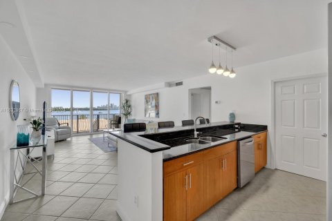 Condo in Bay Harbor Islands, Florida, 1 bedroom  № 1293392 - photo 9