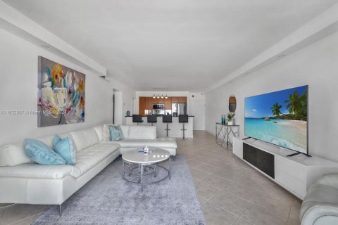 Condo in Bay Harbor Islands, Florida, 1 bedroom  № 1293392 - photo 8