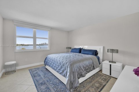 Condominio en venta en Bay Harbor Islands, Florida, 1 dormitorio, 88.26 m2 № 1293392 - foto 14