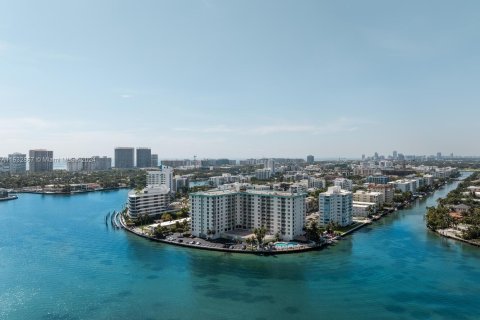 Copropriété à vendre à Bay Harbor Islands, Floride: 1 chambre, 88.26 m2 № 1293392 - photo 28