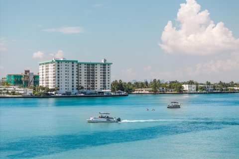 Condo in Bay Harbor Islands, Florida, 1 bedroom  № 1293392 - photo 27