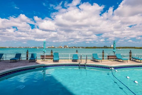 Condominio en venta en Bay Harbor Islands, Florida, 1 dormitorio, 88.26 m2 № 1293392 - foto 25