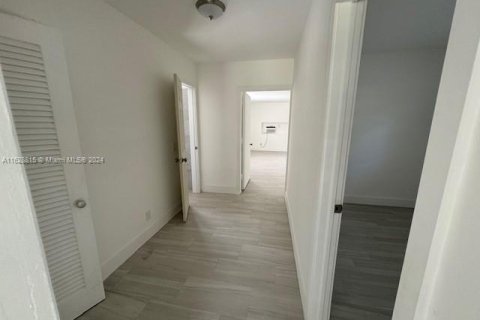 Immobilier commercial à vendre à Fort Lauderdale, Floride: 169.64 m2 № 1282766 - photo 3