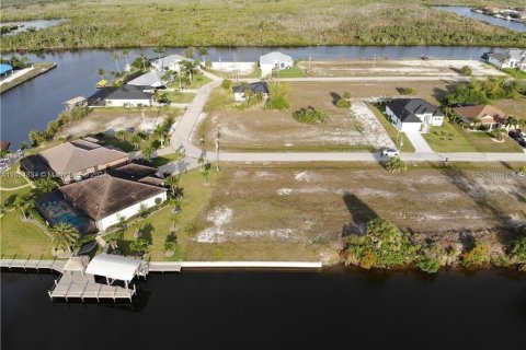 Terreno en venta en Cape Coral, Florida № 1422924 - foto 4