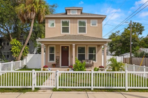 Casa en venta en Saint Petersburg, Florida, 3 dormitorios, 155.33 m2 № 1392528 - foto 1