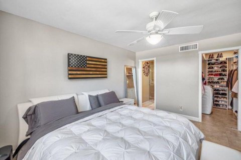 Condo in Lake Worth, Florida, 2 bedrooms  № 1210438 - photo 7