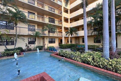 Condominio en venta en Lauderhill, Florida, 2 dormitorios, 100.33 m2 № 1210488 - foto 18