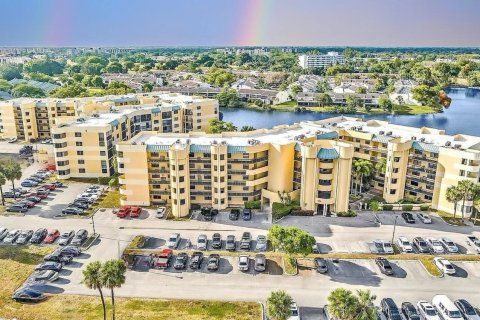 Condo in Lauderhill, Florida, 2 bedrooms  № 1210488 - photo 22