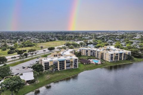 Condo in Lauderhill, Florida, 2 bedrooms  № 1210488 - photo 21