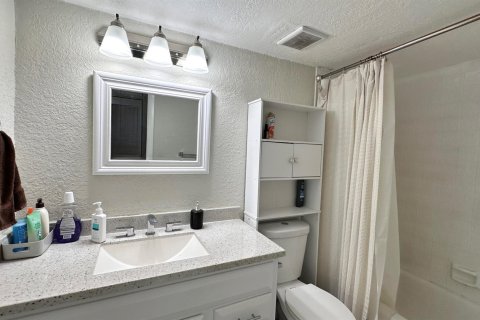 Condo in Lauderhill, Florida, 2 bedrooms  № 1210488 - photo 7