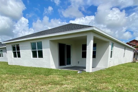 House in Port St. Lucie, Florida 4 bedrooms, 203.46 sq.m. № 1389872 - photo 4