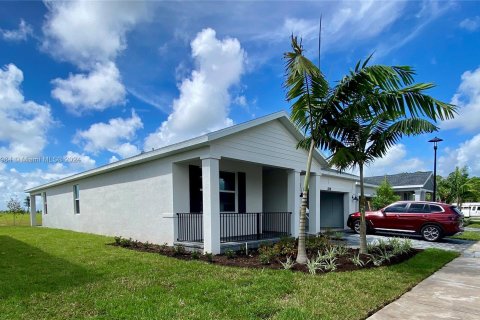 House in Port St. Lucie, Florida 4 bedrooms, 203.46 sq.m. № 1389872 - photo 5