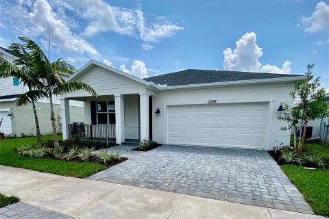 House in Port St. Lucie, Florida 4 bedrooms, 203.46 sq.m. № 1389872 - photo 1