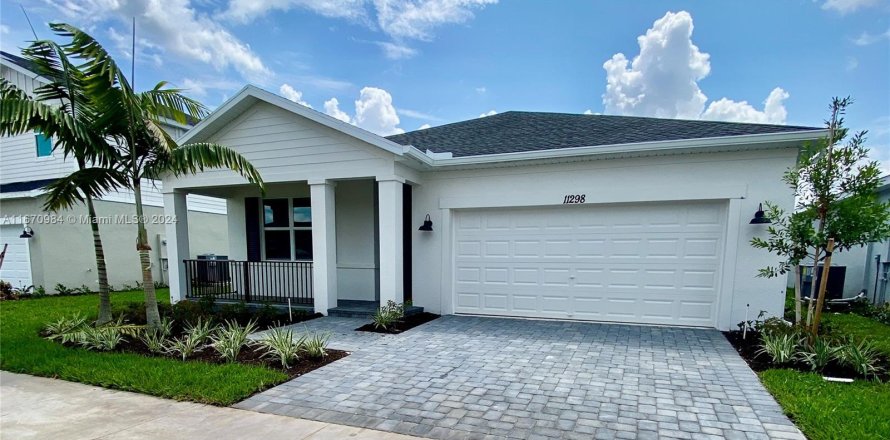 House in Port St. Lucie, Florida 4 bedrooms, 203.46 sq.m. № 1389872