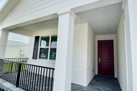 House in Port St. Lucie, Florida 4 bedrooms, 203.46 sq.m. № 1389872 - photo 10