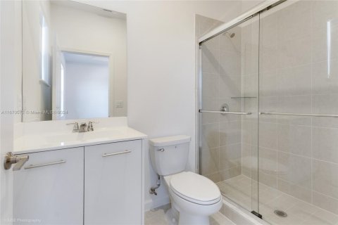 Townhouse in Miami, Florida 3 bedrooms № 1389871 - photo 10