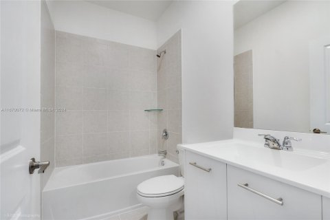 Townhouse in Miami, Florida 3 bedrooms № 1389871 - photo 13