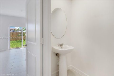 Townhouse in Miami, Florida 3 bedrooms № 1389871 - photo 8