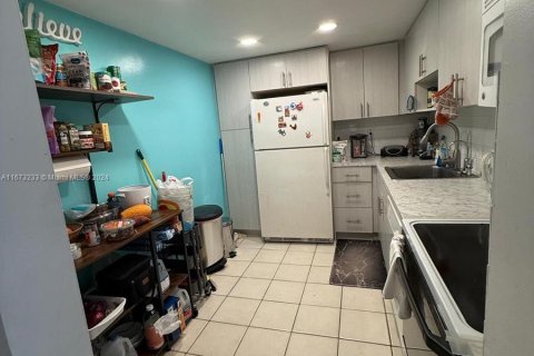 Condo in Tamarac, Florida, 2 bedrooms  № 1398422 - photo 26