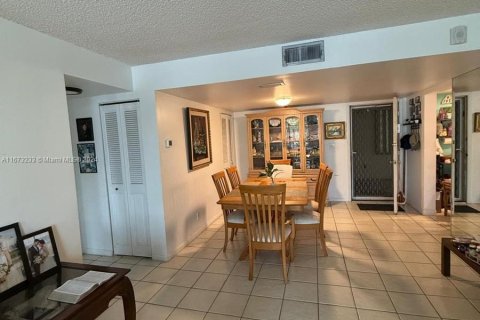 Condo in Tamarac, Florida, 2 bedrooms  № 1398422 - photo 3