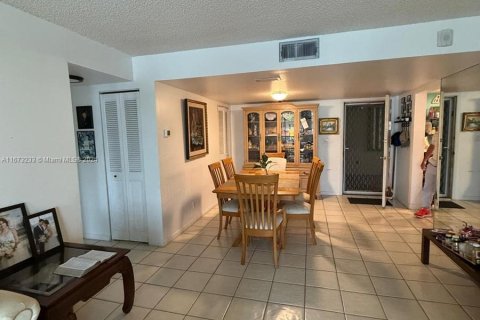 Copropriété à vendre à Tamarac, Floride: 2 chambres, 96.62 m2 № 1398422 - photo 2