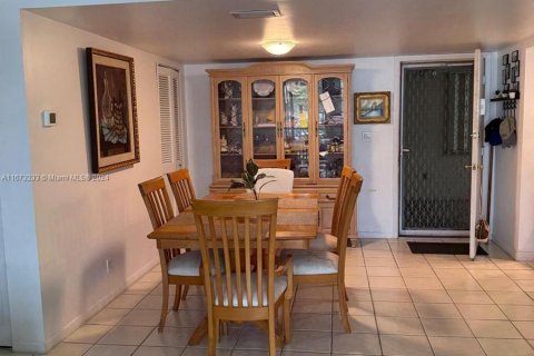 Copropriété à vendre à Tamarac, Floride: 2 chambres, 96.62 m2 № 1398422 - photo 1