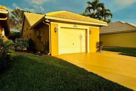 House in Boynton Beach, Florida 2 bedrooms, 136.66 sq.m. № 1056890 - photo 1