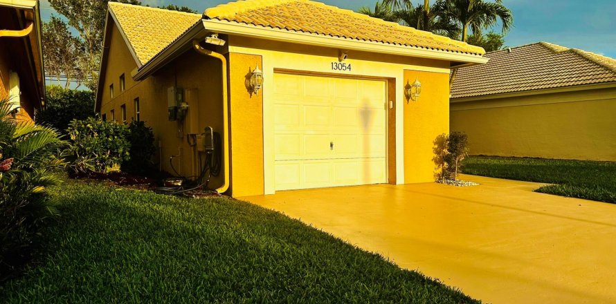 House in Boynton Beach, Florida 2 bedrooms, 136.66 sq.m. № 1056890