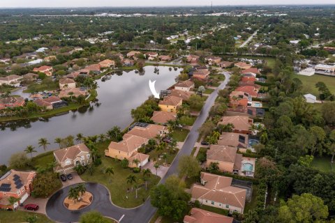 House in Stuart, Florida 6 bedrooms, 405.33 sq.m. № 1056934 - photo 7