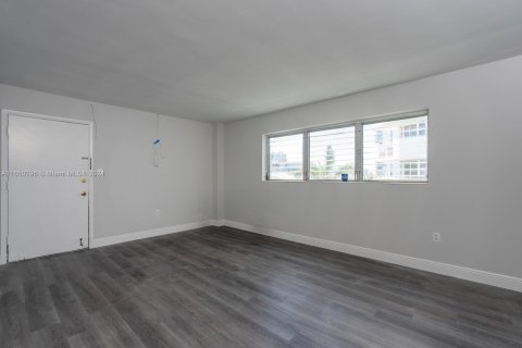 Condominio en venta en Miami Beach, Florida, 1 dormitorio, 61.97 m2 № 1332619 - foto 9